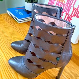 Sara Jessica Parker SJP worn 2x like new design shoes size 6 made in Italy